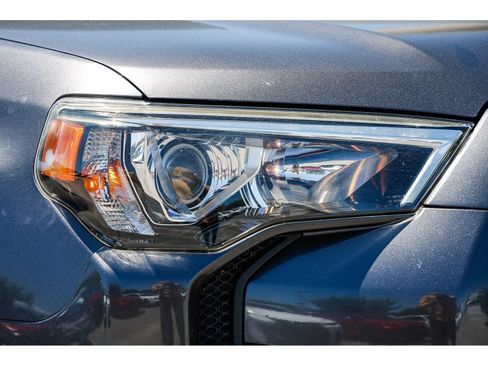 Used 2018 Toyota 4Runner SR5 Premium AWD/4WD image 8