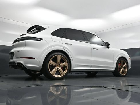 Used 2024 Porsche Cayenne S AWD/4WD image 26