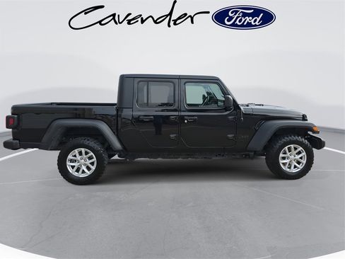 Used 2023 Jeep Gladiator Sport image 4
