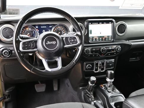 Used 2022 Jeep Wrangler Unlimited Sahara AWD/4WD image 31