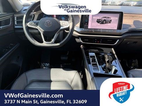 Used 2025 Volkswagen Atlas SEL AWD/4WD image 14