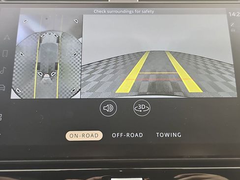 Certified 2025 Land Rover Discovery Dynamic SE image 23