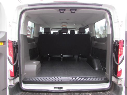 Used 2020 Ford Transit 150 XL image 4