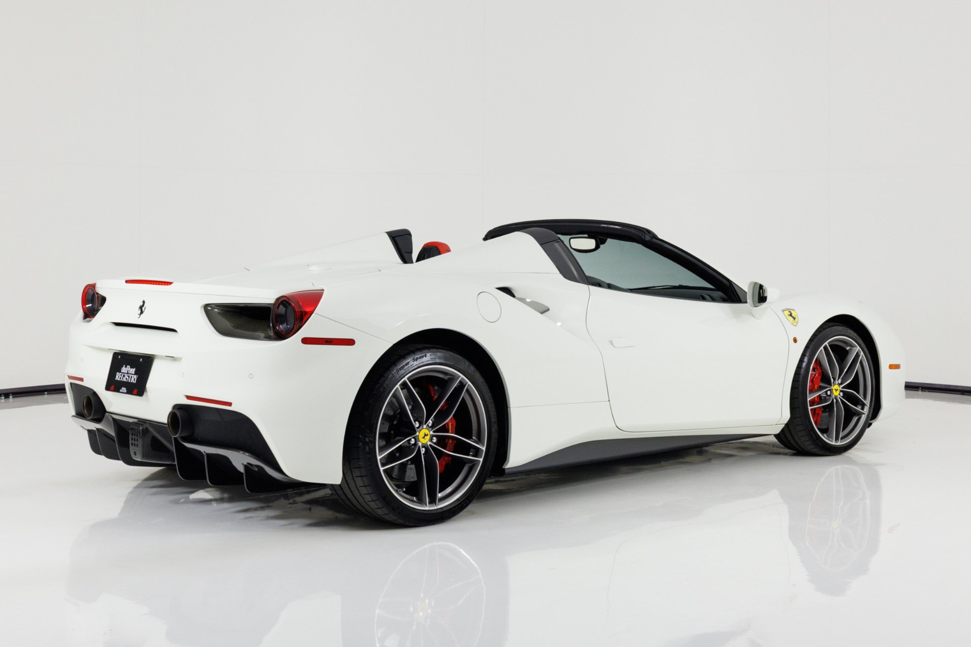 Used 2017 Ferrari 488 Spider RWD image 3