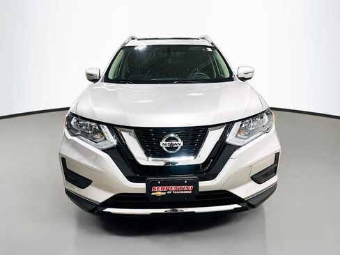 Used 2017 Nissan Rogue SV AWD/4WD image 3