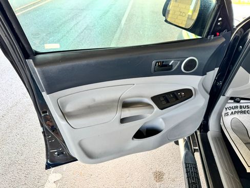 Used 2013 Toyota Tacoma PreRunner w/ SR5 Pkg RWD image 10