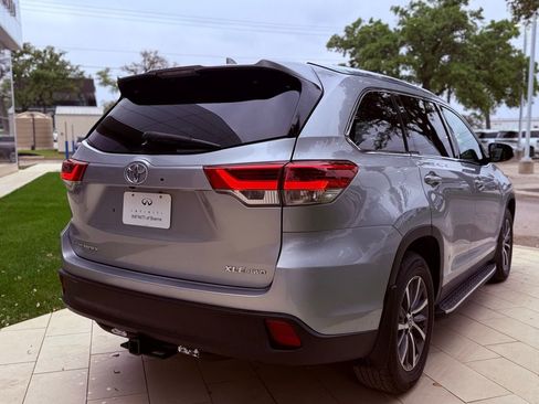 Used 2019 Toyota Highlander XLE image 5