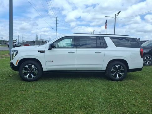 New 2026 GMC Yukon XL AT4 AWD/4WD image 4