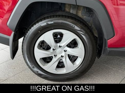 Used 2022 Toyota RAV4 LE AWD/4WD image 11