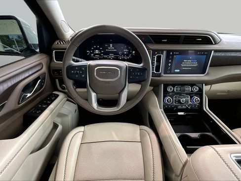 Used 2022 GMC Yukon XL Denali RWD image 5