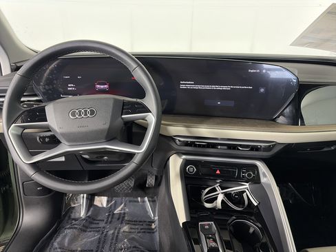Used 2025 Audi Q5 Premium Plus w/ Premium Plus image 2