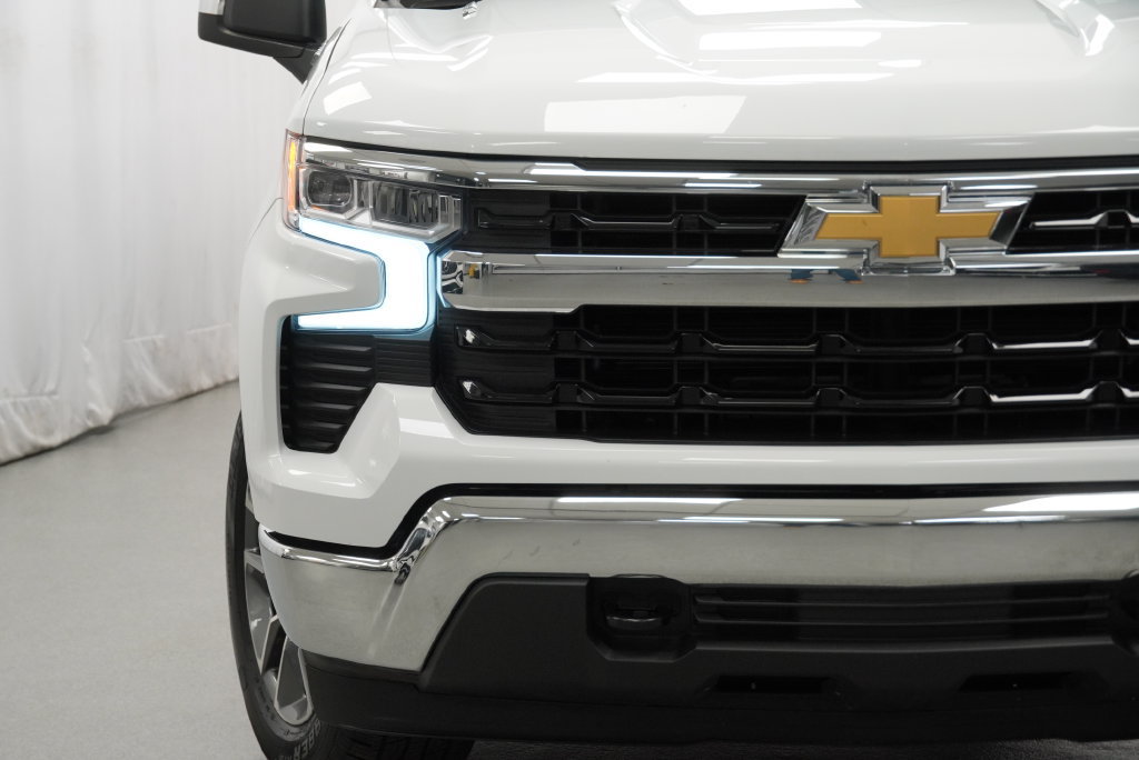 Used 2024 Chevrolet Silverado 1500 LT AWD/4WD image 10