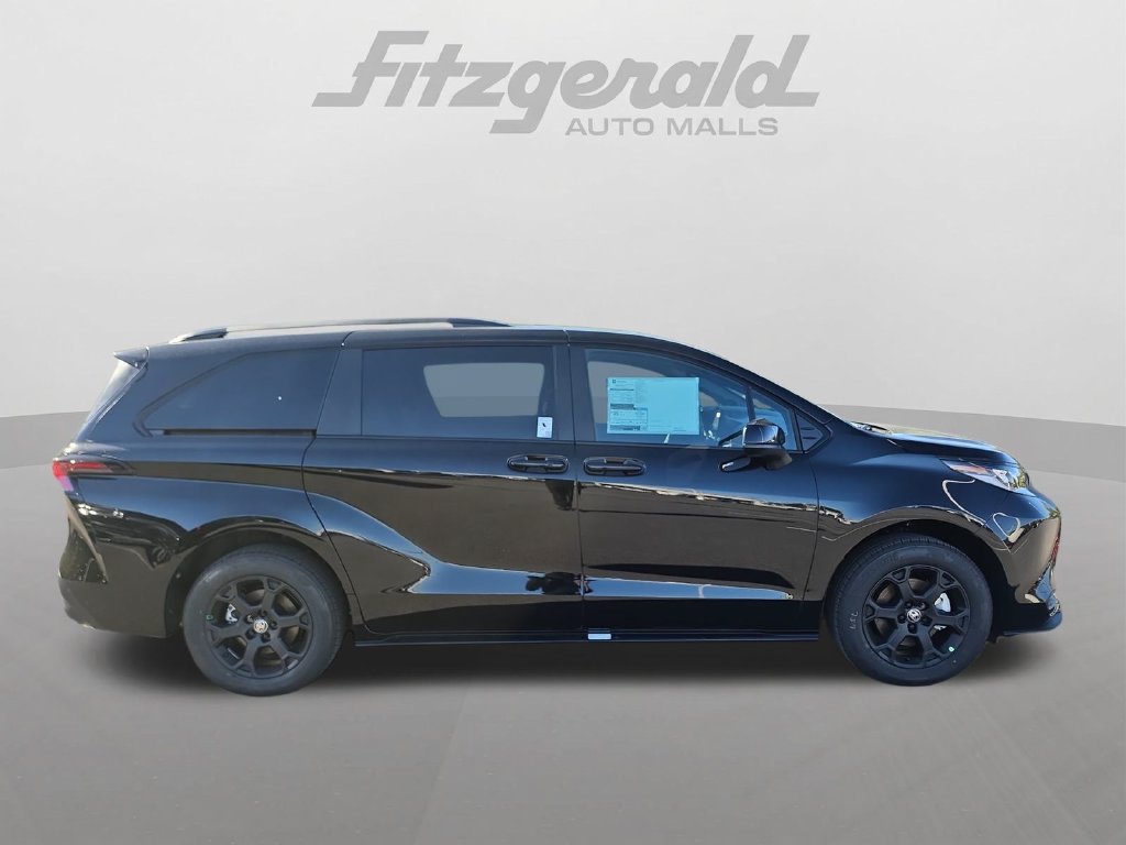 Used 2026 Toyota Sienna XLE Woodland Edition AWD/4WD image 5