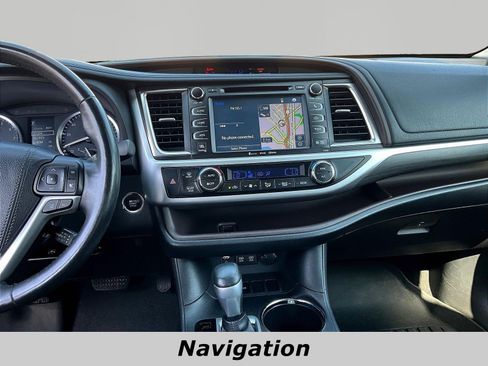 Used 2017 Toyota Highlander Limited Platinum FWD image 9