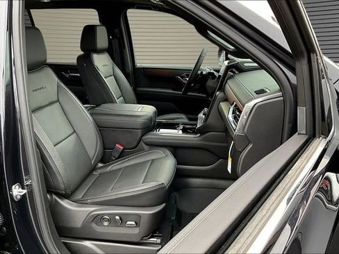 New 2026 GMC Yukon Denali w/ Sun & Power Step Package image 11