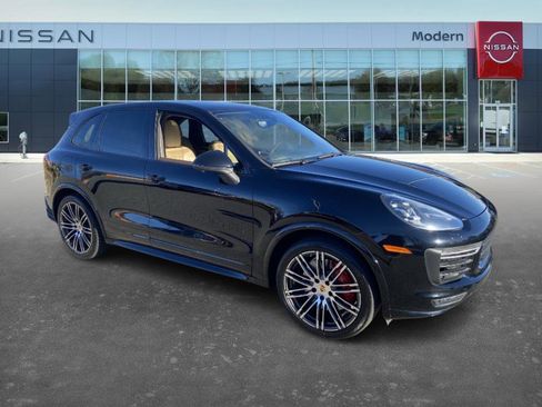 Used 2018 Porsche Cayenne GTS image 3