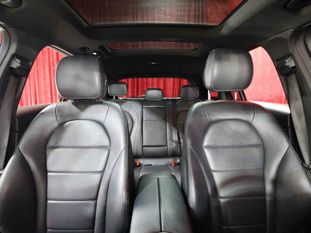 Used 2018 Mercedes-Benz GLC 300 w/ Premium Package image 29