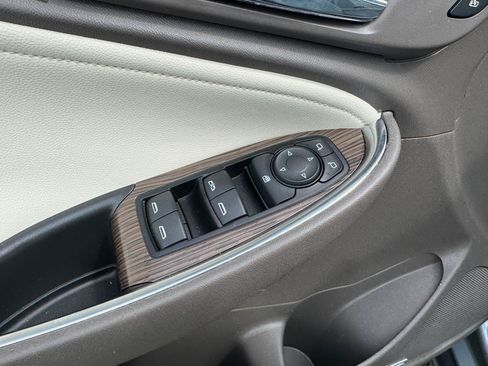 Used 2024 Chevrolet Malibu LT FWD image 18