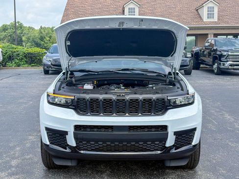 Used 2025 Jeep Grand Cherokee L Altitude AWD/4WD image 40