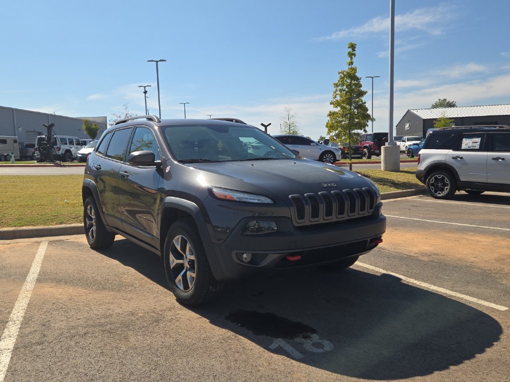 Used 2018 Jeep Cherokee Trailhawk AWD/4WD image 4