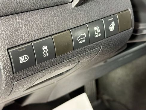 Used 2022 Toyota Camry SE image 10