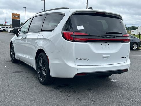 New 2026 Chrysler Pacifica Limited w/ S Appearance Package image 6