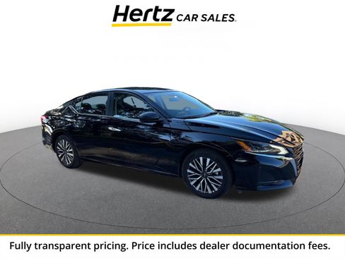 Used 2025 Nissan Altima 2.5 SV FWD image 1