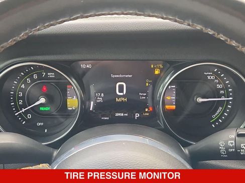 Used 2022 Jeep Wrangler Unlimited Sahara AWD/4WD image 30