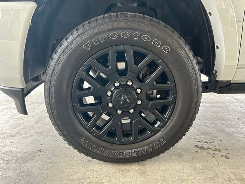 Used 2025 RAM 2500 Limited AWD/4WD image 15
