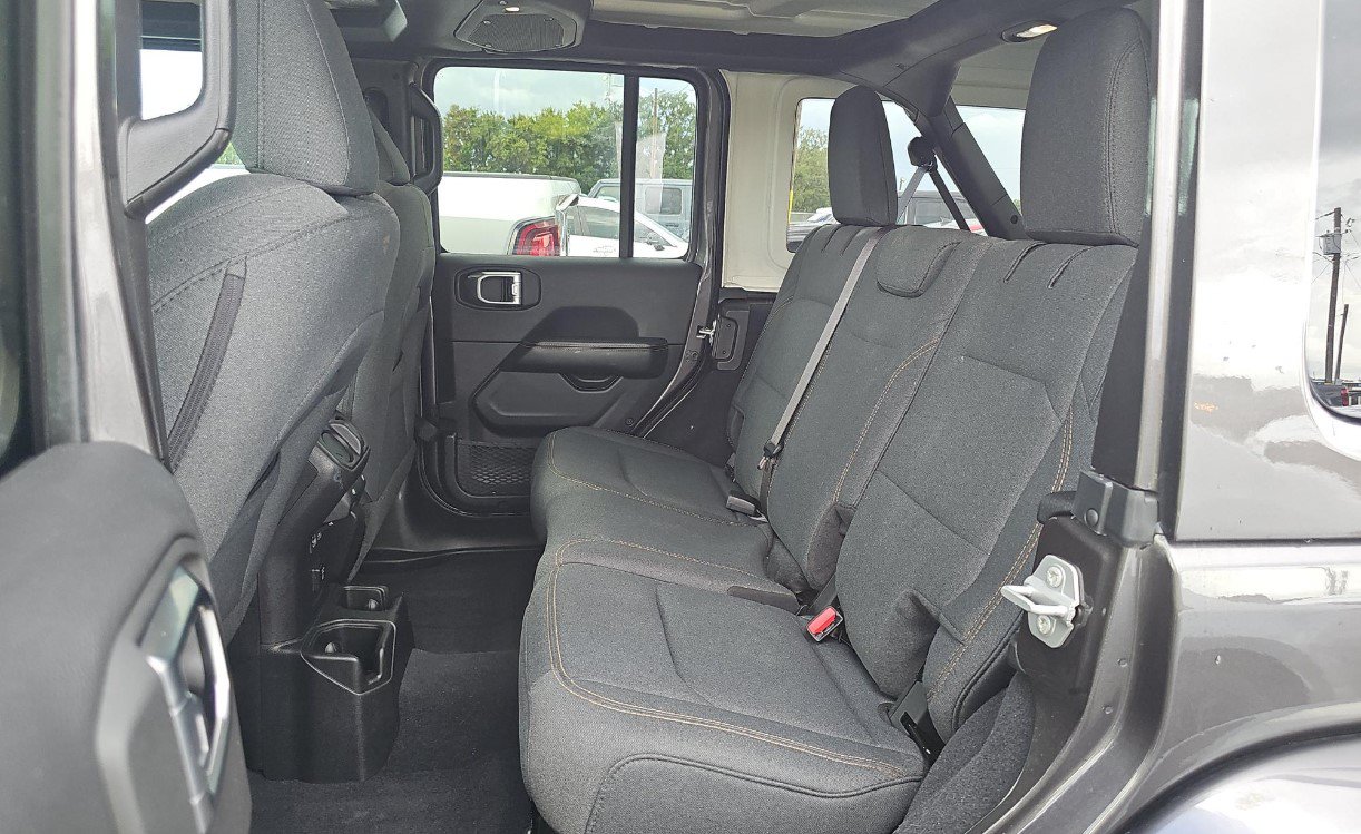Used 2026 Jeep Wrangler Unlimited Sahara AWD/4WD image 10