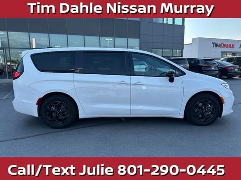 Used 2024 Chrysler Pacifica Limited FWD image 13