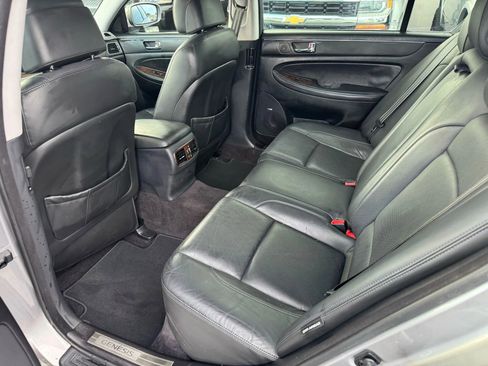 Used 2011 Hyundai Genesis 3.8 w/ Technology Pkg 4 image 15