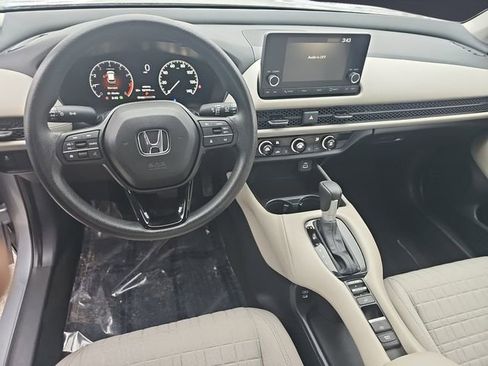 Used 2025 Honda HR-V LX image 10
