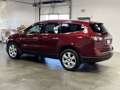 Used 2016 Chevrolet Traverse LT w/ Style and Technology Package image 6