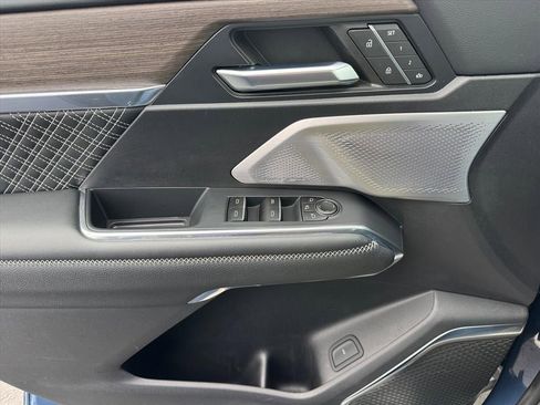 Used 2024 GMC Acadia Denali w/ Super Cruise Package image 13