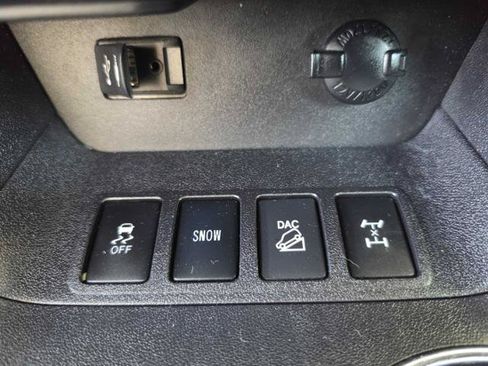 Used 2015 Toyota Highlander Limited AWD/4WD image 26