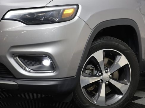Used 2019 Jeep Cherokee Limited AWD/4WD image 3