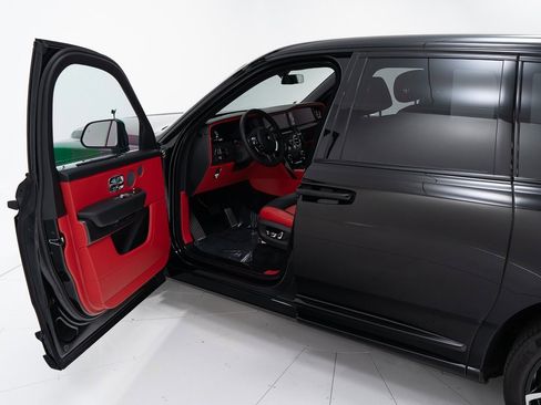 New 2025 Rolls-Royce Cullinan Black Badge w/ Leather Finishing Pack image 9