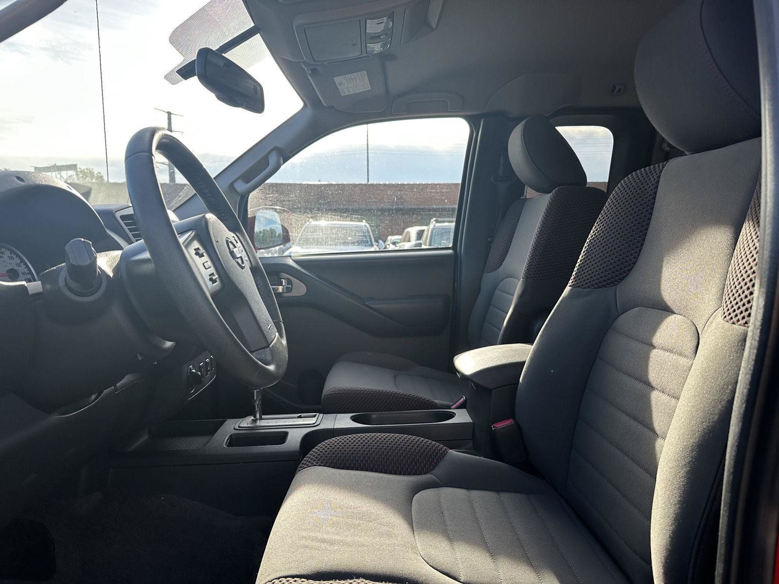 Used 2012 Nissan Frontier PRO-4X AWD/4WD image 11