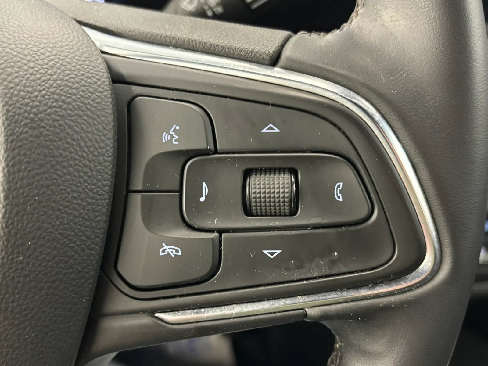 Used 2024 Buick Envista Preferred w/ Convenience I Package FWD image 44