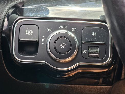 Used 2019 Mercedes-Benz A 220 w/ Parking Assistance Package image 39