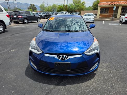 Used 2017 Hyundai Veloster FWD image 8