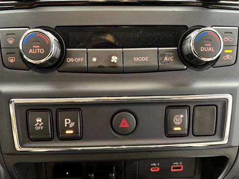 Used 2024 Nissan Titan SV w/ SV Convenience Package AWD/4WD image 52