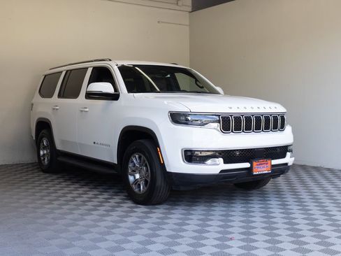 Used 2022 Jeep Wagoneer Series I AWD/4WD image 6