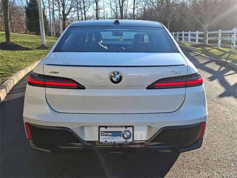 Used 2025 BMW 740i xDrive w/ Premium Package image 4