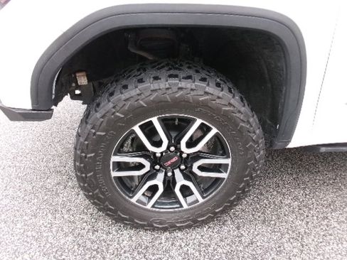 Used 2023 GMC Sierra 1500 AT4 w/ AT4 Premium Package image 9