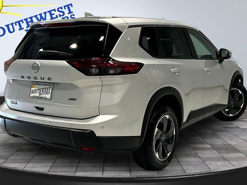 Used 2025 Nissan Rogue SV AWD/4WD image 7