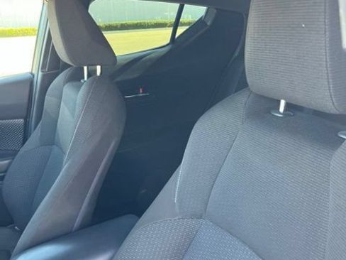 Used 2019 Toyota C-HR XLE FWD image 11