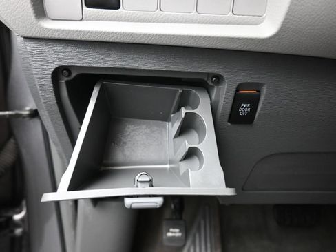 Used 2018 Toyota Sienna LE w/ Carpet Mat Package FWD image 26