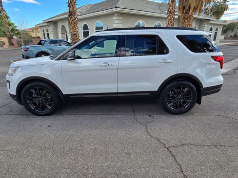 Used 2019 Ford Explorer XLT w/ Equipment Group 202A image 7